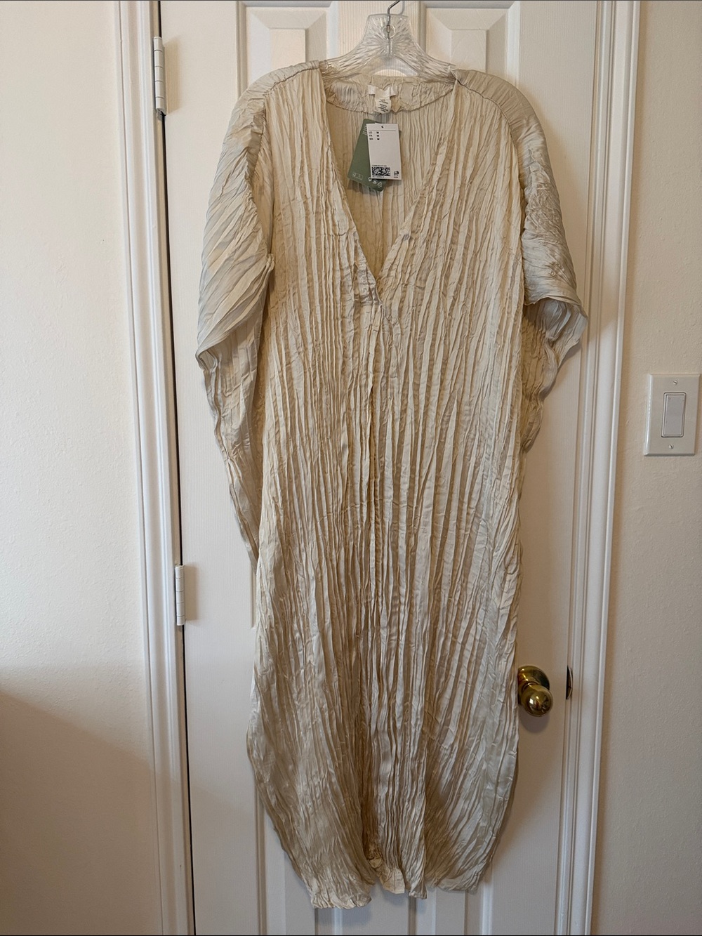 H&M Crinkled V-Neck Maxi Dress in Light Cream
